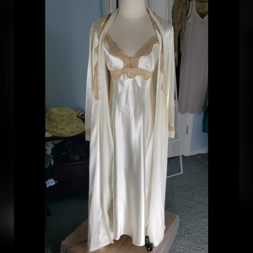 Satin White 2 Piece Peignoir Set M/L Robe Gown Lace Bridal Honeymoon Cocquette - Picture 1 of 14